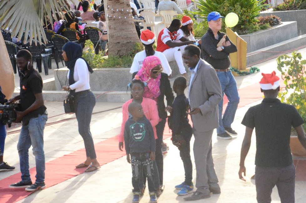 VIDEO + PHOTOS: Noël de "Ouf"  avec Coumba Gawlo Seck et les enfants à la place du Souvenir africain