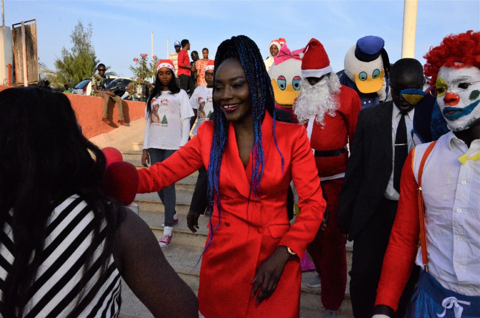 VIDEO + PHOTOS: Noël de "Ouf"  avec Coumba Gawlo Seck et les enfants à la place du Souvenir africain