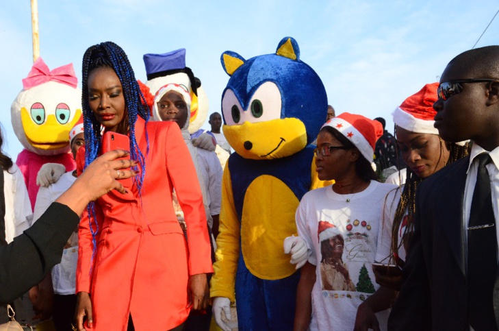 VIDEO + PHOTOS: Noël de "Ouf"  avec Coumba Gawlo Seck et les enfants à la place du Souvenir africain