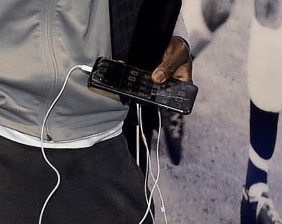 PHOTOS - Le téléphone portable de Sadio Mané qui fait le buzz sur la toile