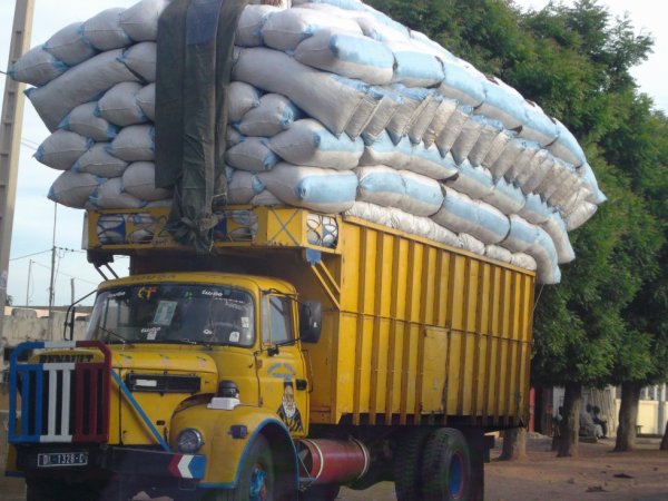 Touba: 15 camions remplis d’arachide arrêtés par le Service du Commerce