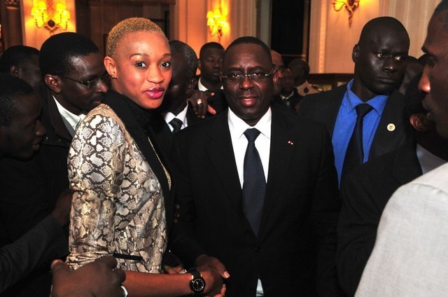 Le mannequin Nogui Dieng en compagnie du président Macky Sall à Paris