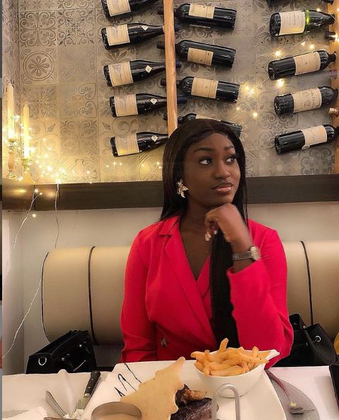 PHOTOS - Yesni, la ravissante fille dans le nouveau clip de Youssou Ndour, fait sensation sur la toile PHOTOS - Yesni, la ravissante fille dans le nouveau clip de Youssou Ndour, fait sensation sur la toile