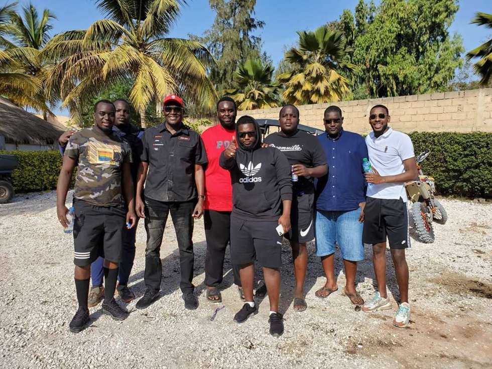 (04 Photos ) Balade en BUGGY et en JEEP : Regardez comment Babacar Ngom et les fils de Macky Sall passent leurs vacances