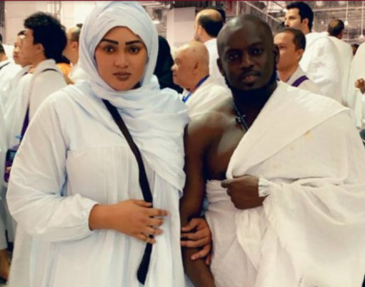 PHOTOS – Aziz Ndiaye et ses épouses à la Mecque