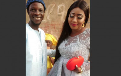 Les images du baptême du fils de Alassane Guèye et Ndèye Ndiaye de la série "Mbettel" Les images du baptême du fils de Alassane Guèye et Ndèye Ndiaye de la série "Mbettel"