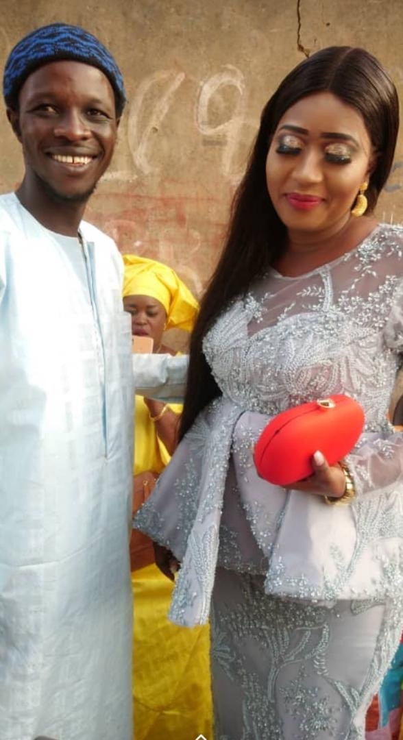 Les images du baptême du fils de Alassane Guèye et Ndèye Ndiaye de la série "Mbettel" Les images du baptême du fils de Alassane Guèye et Ndèye Ndiaye de la série "Mbettel"