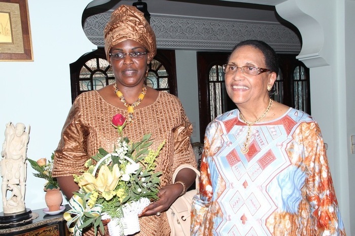 Visite de la première dame madame Sall chez Mesdames Mbow et Diouf.