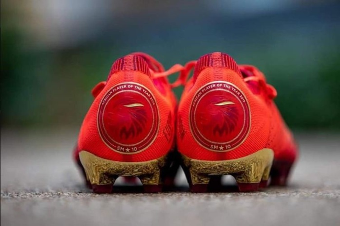 Le cadeau de New Balance à Sadio Mané Le cadeau de New Balance à Sadio Mané