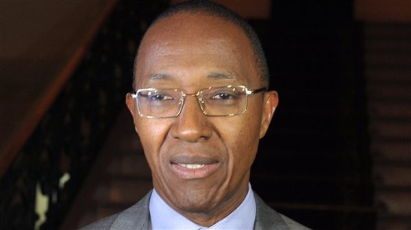 Iba Der veut qu’Abdoul Mbaye et son gouvernement éclairent l’opinion