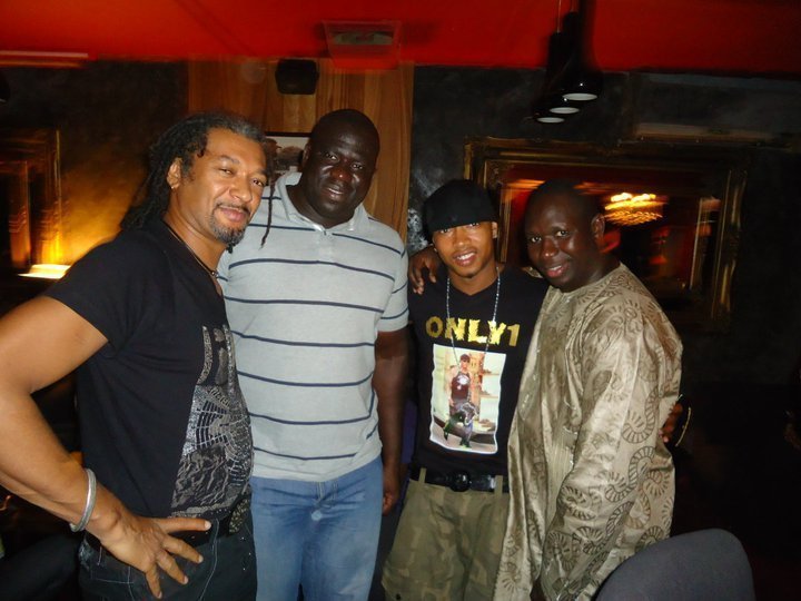 Yékini à la villa cristal pour un dîner des stars avec ses potes El hadj Diouf, Salam Diallo et Cyril Bathily du nirvana !!!