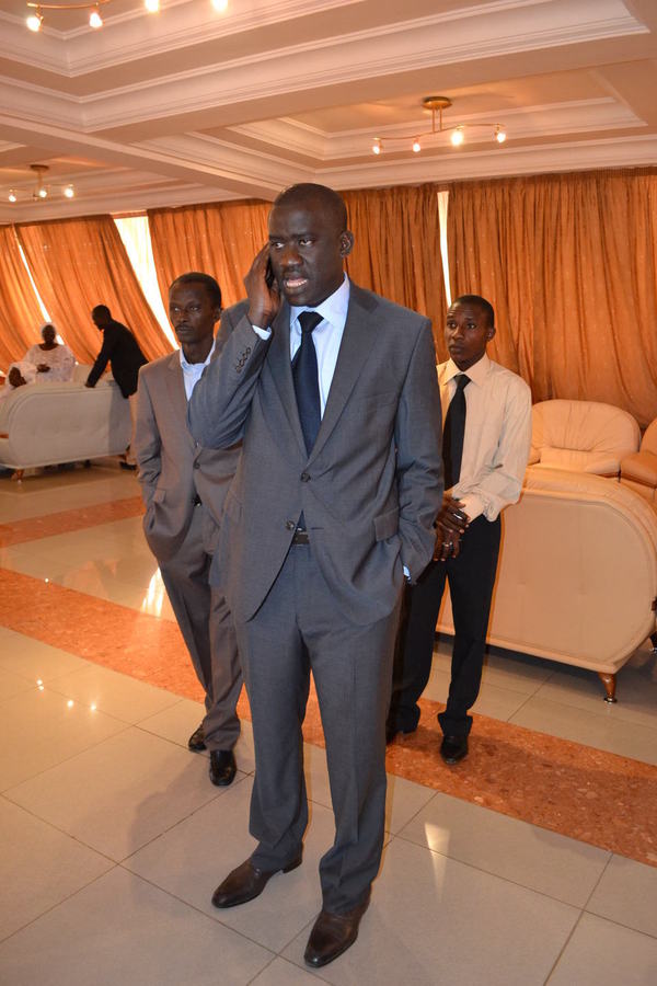 Le beau costume de Moussa Tine
