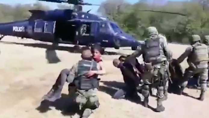 Gravement blessée, Maria Guadalupe Lopez Esquivel a été emmenée d'urgence dans un hélicoptère.