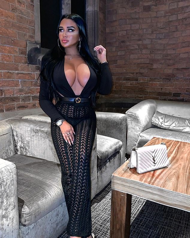 Les joueurs de Man. City reçoivent 22 femmes à leur hôtel: La chaude soirée des Citizens Les joueurs de Man. City reçoivent 22 femmes à leur hôtel: La chaude soirée des Citizens