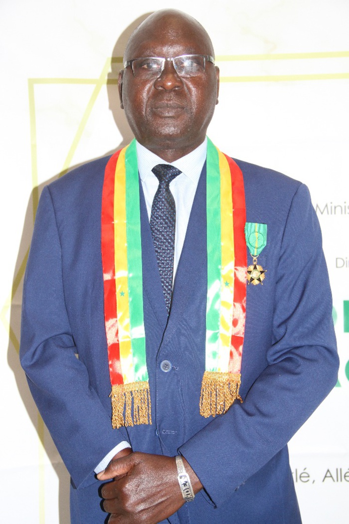 Monsieur Etienne Turpin, Secrétaire général du Ministère des Collectivités territoriales, promu aux Ordres nationaux