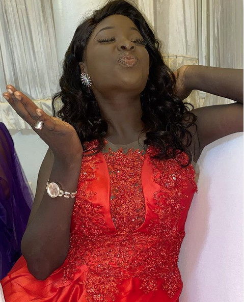 PHOTOS - L'animatrice Nanette Diop illumine la toile avec sa robe chic et glamour PHOTOS - L'animatrice Nanette Diop illumine la toile avec sa robe chic et glamour