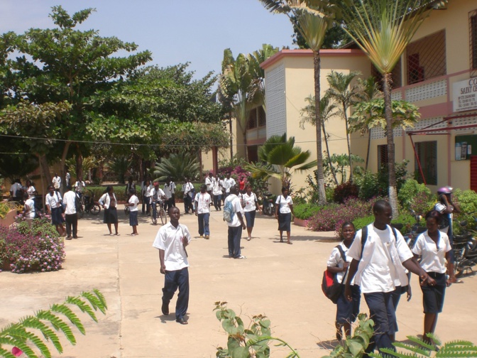 CEM de Boucotte: un enseignant tabassé et blessé à l’œil, ses collègues paralysent les cours