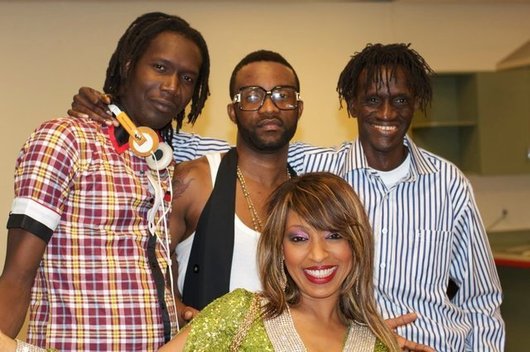 Fally Ipoupa en compagnie de Gélongal et Viviane pour une surprise?