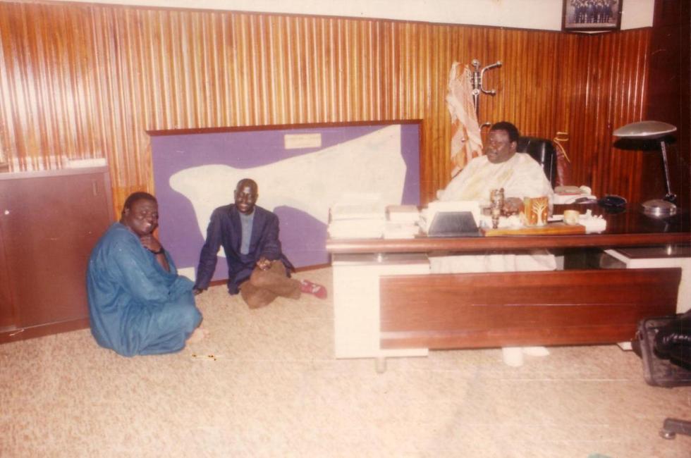 [Photos ] Cheikh Béthio en mode costume-cravate.