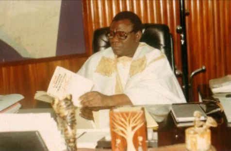 [Photos ] Cheikh Béthio en mode costume-cravate.