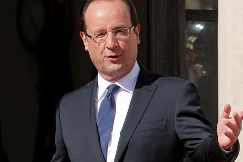 Passation de pouvoirs : le président Hollande officiellement investi Passation de pouvoirs : le président Hollande officiellement investi