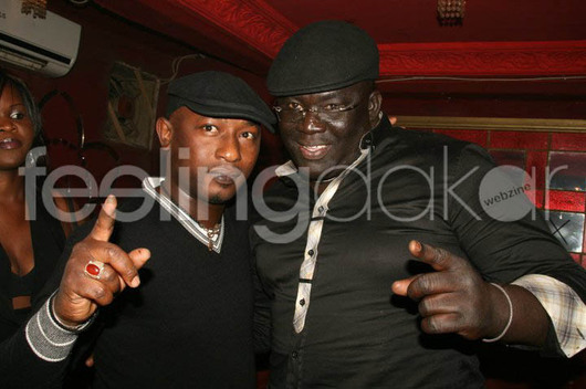 Voici le jet setteur Mbaye Séne avec son pote Dj Sydate de la tfm en feeling up !!!