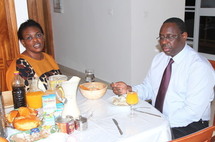 Attaquée, la belle famille de macky Sall réplique