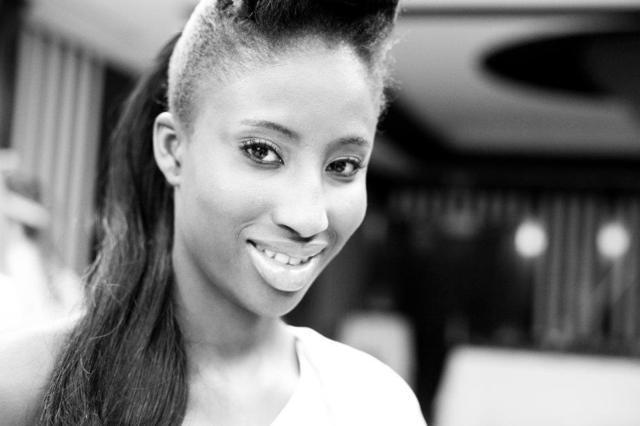 Kyshia Mbengue en mode noir et blanc