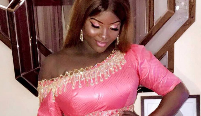 PHOTOS - Abiba rayonnante en tenue traditionnelle PHOTOS - Abiba rayonnante en tenue traditionnelle