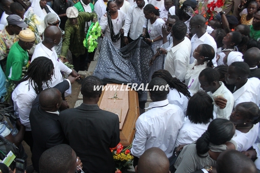 Exclusif ! Les photos de l'enterrement de Jules Bocandé