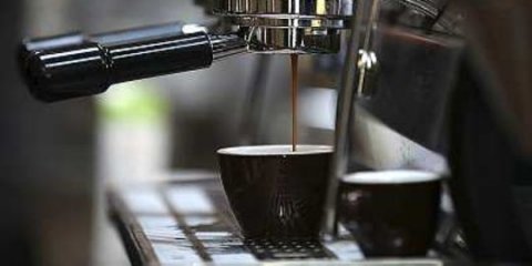 Boire trois tasses de café par jour diminuerait les risques de décès