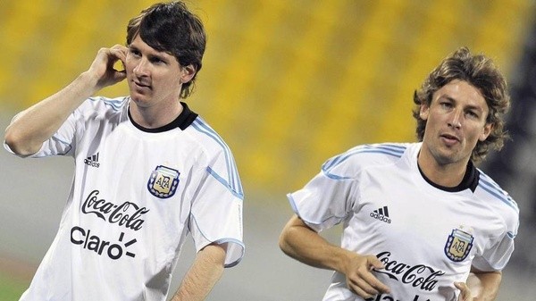 Découvrez 12 footballeurs qui ont joué aux côtés de Messi et Cristiano Ronaldo (photos)