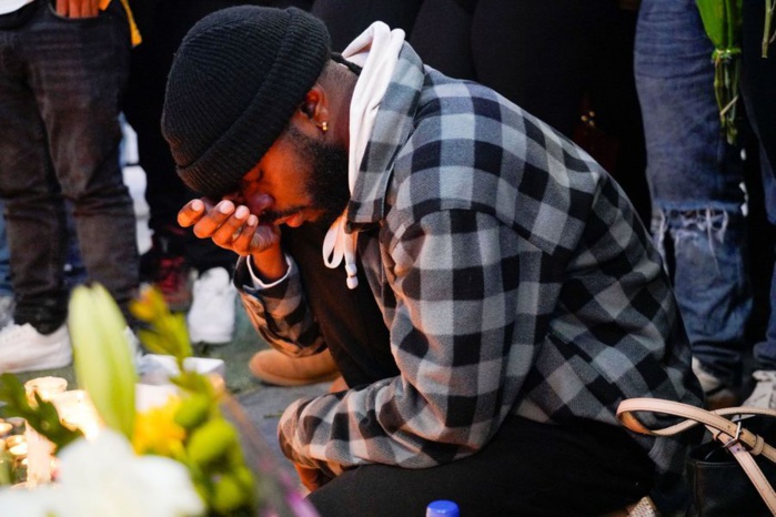 Devant le Staples Center de Los Angeles: Les fans de Kobe Bryant inconsolables (photos)