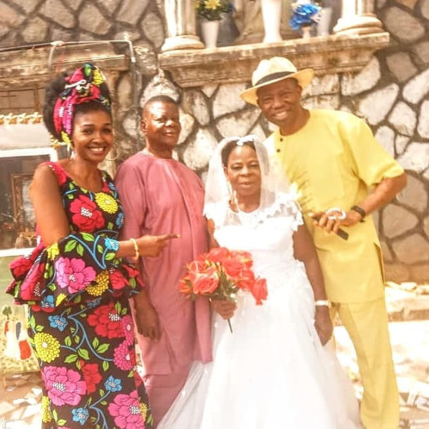 Nigeria: Elle se marie pour la première fois à l’âge de 60 ans (photos) Nigeria: Elle se marie pour la première fois à l’âge de 60 ans (photos)