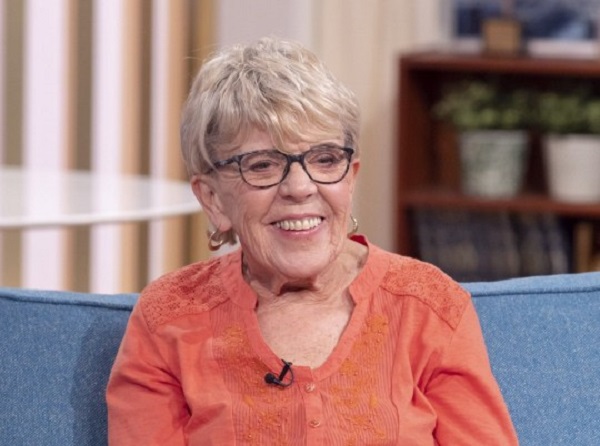 Une Britannique de 80 ans explique son premier rapport s*xuel avec son chéri de 35 ans Une Britannique de 80 ans explique son premier rapport s*xuel avec son chéri de 35 ans