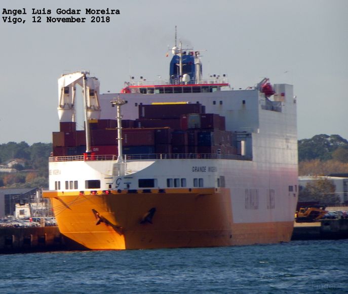 PHOTOS- Voici "Grande Nigéria", le bateau qui transportait la tonne de drogue saisie au Port de Dakar
