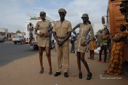 Les mannequins Fatoufine Niang, Lissa et Julo en feeling shoting en pleine rue !!!