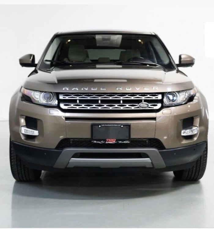 PHOTOS - Queen Biz s’offre un bolide de luxe pour son anniversaire PHOTOS - Queen Biz s’offre un bolide de luxe pour son anniversaire