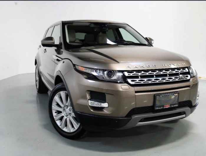 PHOTOS - Queen Biz s’offre un bolide de luxe pour son anniversaire PHOTOS - Queen Biz s’offre un bolide de luxe pour son anniversaire