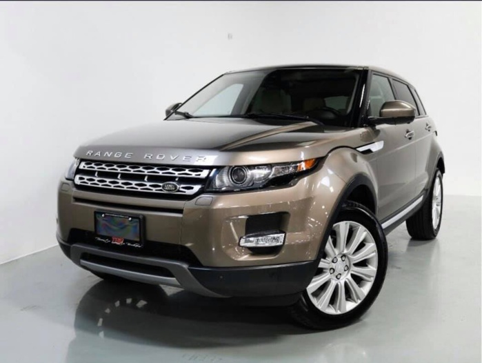 PHOTOS - Queen Biz s’offre un bolide de luxe pour son anniversaire PHOTOS - Queen Biz s’offre un bolide de luxe pour son anniversaire