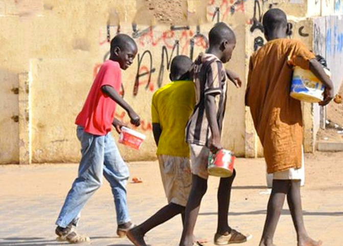 Escroquerie et mendicité: Un escroc nigérien a empoché 600 millions de FCfa avec des enfants mendiants