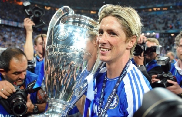 Chelsea tape du poing sur la table pour Fernando Torres