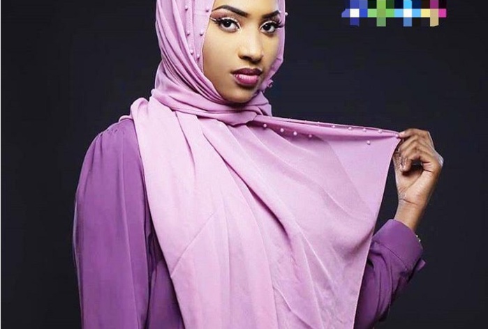 PHOTOS - Oumy «Golden» sublime en mode hijab