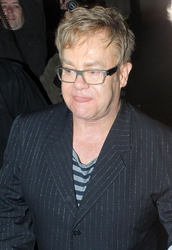 Elton John hospitalisé