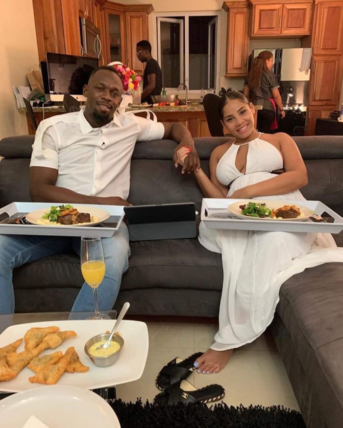 Les photos torrides de Bolt et sa petite amie font sensation sur la toile