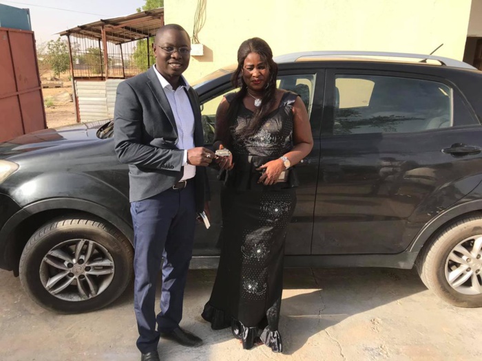 Kaolack: Serigne Mboup offre un 4x4 à Adji Diarra Niang