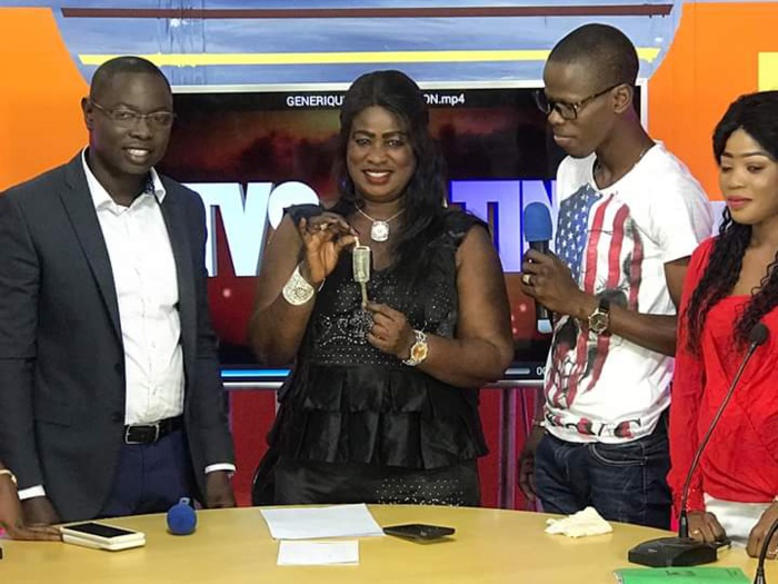 Kaolack: Serigne Mboup offre un 4x4 Ã Adji Diarra Niang Kaolack: Serigne Mboup offre un 4x4 Ã Adji Diarra Niang