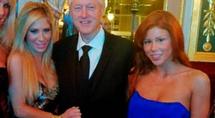 Bill Clinton pose avec des stars du porno ! PHOTOS !