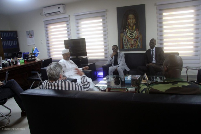 PHOTOS – Youssou Ndour rend visite aux forces de défense et de sécurité du Sénégal déployées au Mali