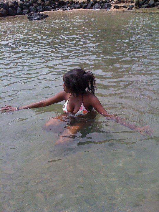 [PHOTOS] Le mannequin Samira Nicki Diop en mode Piscine